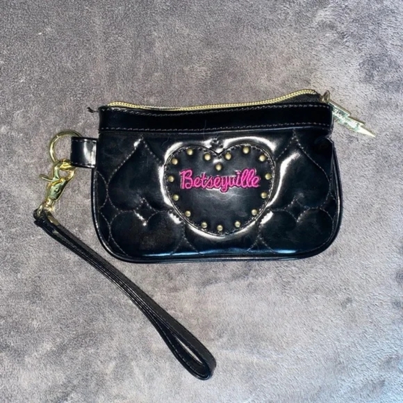 Betsey Johnson Handbags - VINTAGE BETSEYville Puffer wristlet